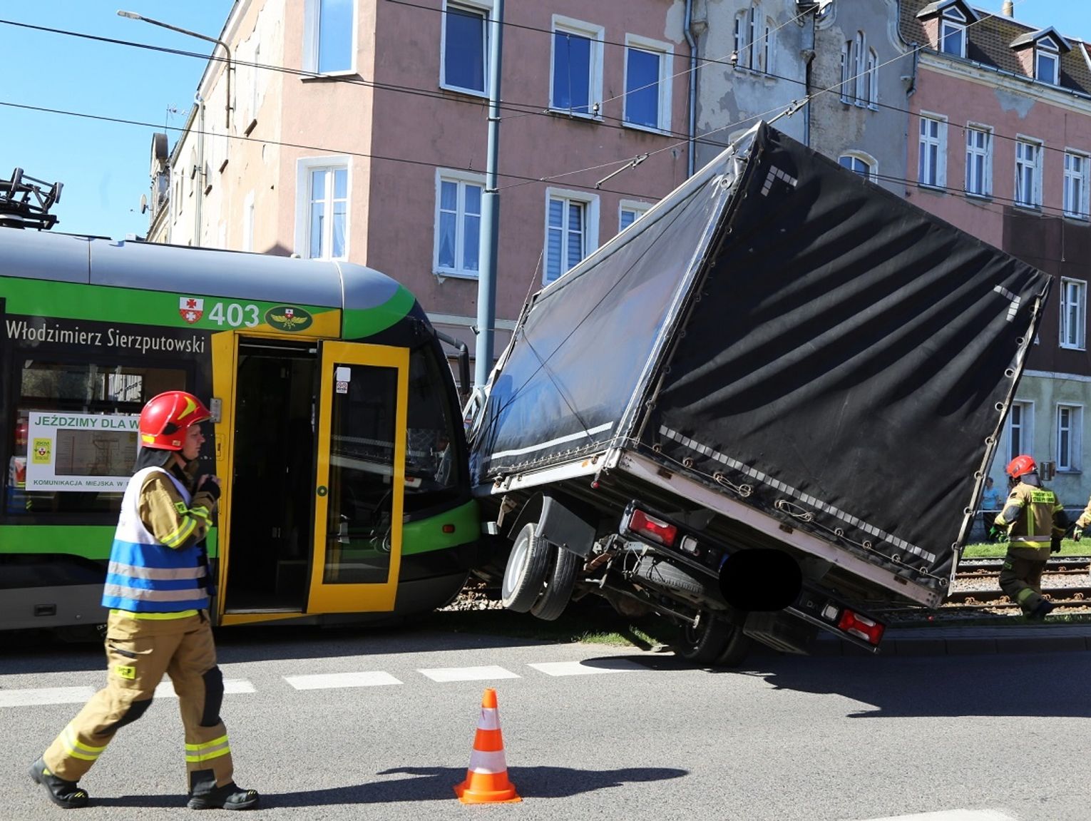 Zderzenie Samochodu Dostawczego Z Tramwajem