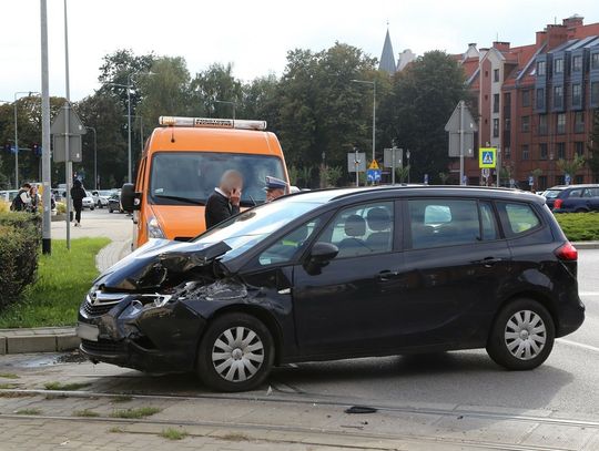 Zderzenie Tramwaju Z Samochodem