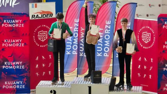 Michał Kamiński Mistrzem Polski Juniorów w jeździe figurowej na rolkach. Zawodnik UKS „Szóstka” będzie reprezentował Polskę na Mistrzostwach Europy