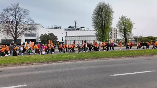 Przeszli ulicami Elbląga, by wesprzeć osoby z niepełnosprawnością
