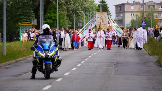 Ulicami Elbląga przeszły procesje Bożego Ciała [FOTO]
