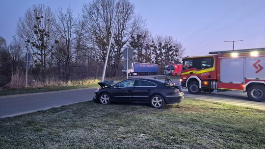 Ktoś Volkswagenem przeniósł słup