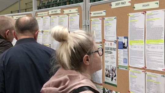 Zmiany dla bezrobotnych. Wyższe świadczenie, mniej obowiązkowych wizyt w urzędzie Zmiany dla bezrobotnych. Wyższe świadczenie, mniej obowiązkowych wizyt w urzędzie