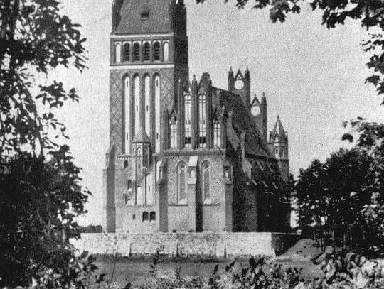 12 lipca 1913 roku wmurowano kamień węgielny pod kościół „Świątynia Pokoju” w Kadynach