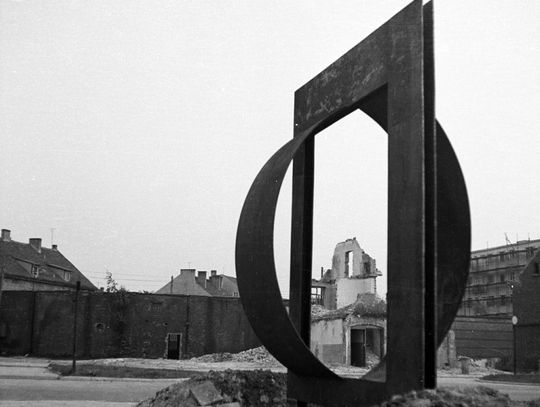22 lipca 1965 roku zainaugurowano I Biennale Form Przestrzennych