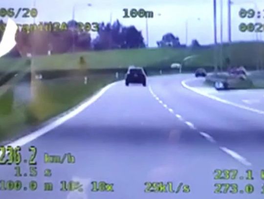 236 km/h bentleyem na siódemce [FILM]