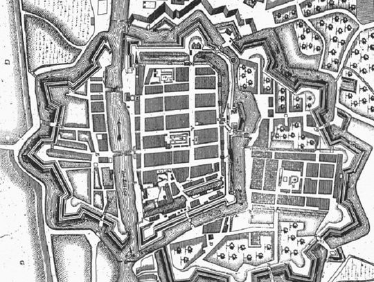 24 czerwca 1773 roku Rada Miejska zwróciła się z prośbą o rozebranie fortyfikacji miejskich