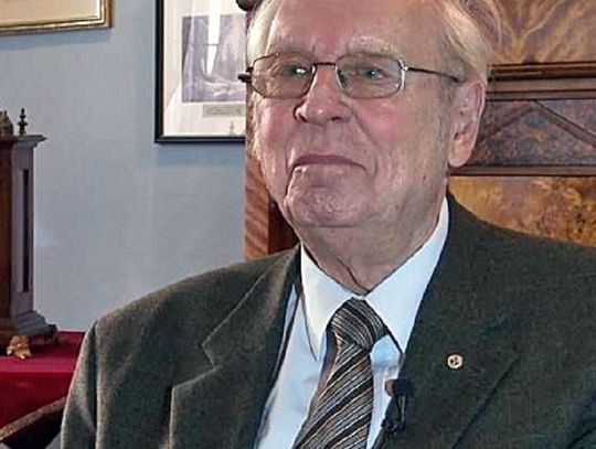 26 czerwca 2003 roku Rada Miejska przyznała tytuł Honorowego Obywatela Elbląga Hansowi Jurgenowi Schuchowi