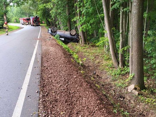 3 osoby w elbląskim szpitalu po dachowaniu