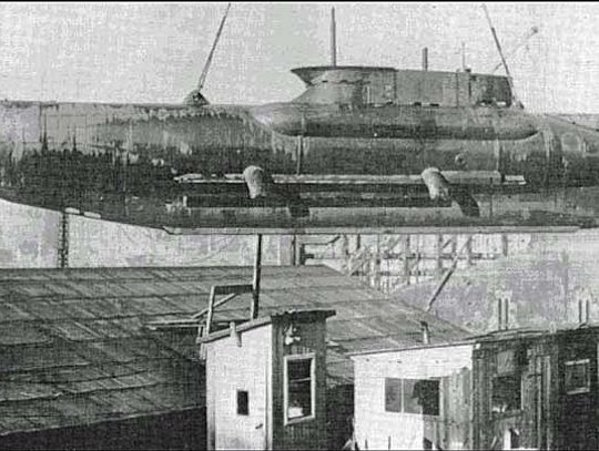 30 lipca 1944 roku w elbląskiej stoczni spółki Schichau rozpoczęto seryjną produkcję miniaturowych łodzi podwodnych