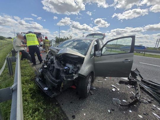 77-latek uderzył w pojazd techniczny na S7 [FOTO]