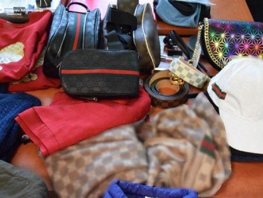 Akcja funkcjonariuszy KAS w elbląskim sklepie [ZDJĘCIA]