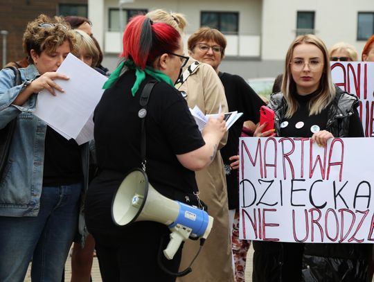 "Ani jednej więcej" w Elblągu. Protest pod szpitalem