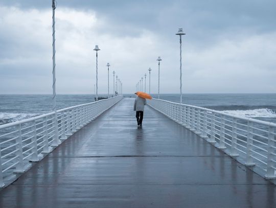 Atrakcje w deszczowe dni nad morzem – jak zaplanować czas w domku letniskowym