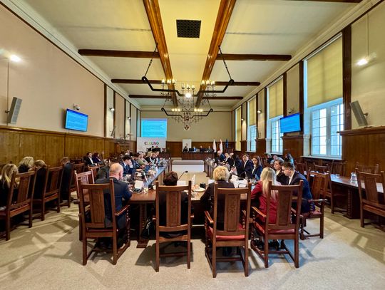 Będą zniżki dla mieszkańców. Radni jednogłośnie poparli program „wElblągu” [WIDEO]