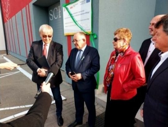 Będzie cieplej w teatrze [materiał filmowy]