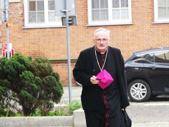 Biskup elbląski ostrzega przed kolejną falą epidemii