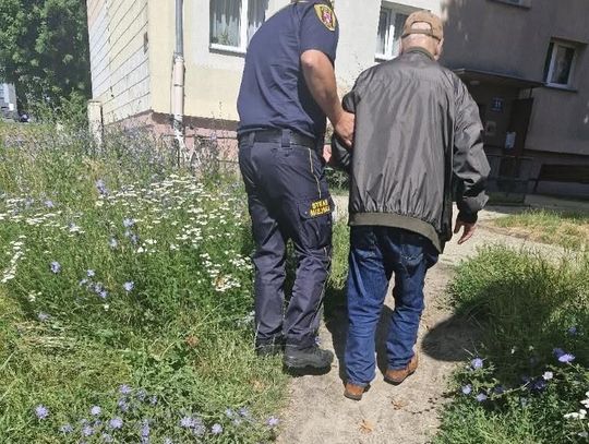 Błąkał się i nie pamiętał, kim jest. Uratowała go czujność robotników