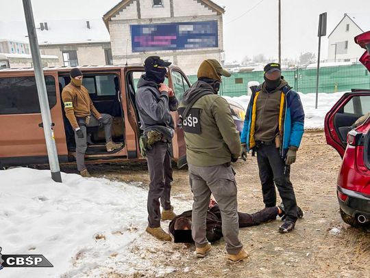 Blokada, taranowanie radiowozu i 50 kg narkotyków. Spektakularna akcja CBŚP pod Gdańskiem
