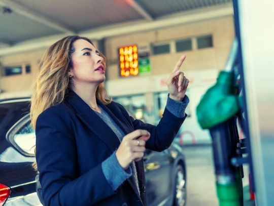 Ceny ropy eksplodują. IEA radzi, co mogą zrobić rządy i kierowcy Ceny ropy eksplodują. IEA radzi, co mogą zrobić rządy i kierowcy