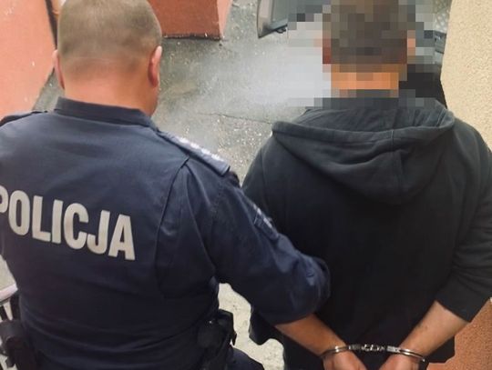 Ciało mężczyzny na przystanku w Sztutowie. Jest areszt dla zatrzymanego Ciało mężczyzny na przystanku w Sztutowie. Jest areszt dla zatrzymanego