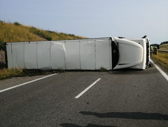 Ciężarówka zablokowała drogę S7