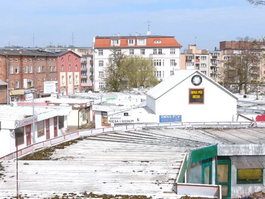 Co dalej z miasteczkiem handlowym ?