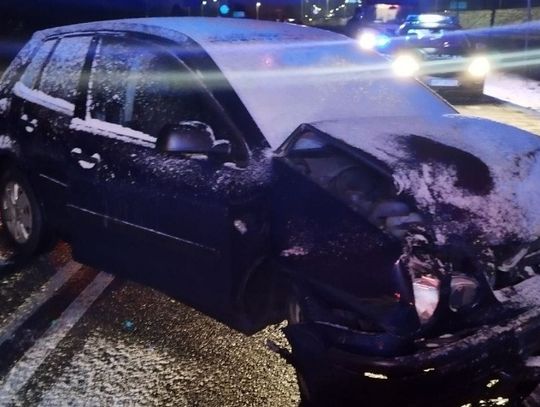 Czołówka na starej siódemce. 2 osoby trafiły do szpitala
