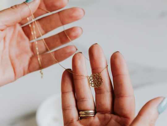 Czy warto podarować dziecku trwałą pamiątkę w postaci biżuterii, by uczcić Dzień Dziecka w Krakowie?