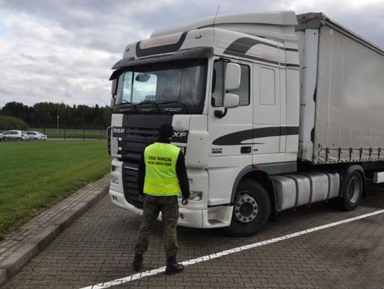 Daf zatrzymany na przejściu w Grzechotkach Daf zatrzymany na przejściu w Grzechotkach