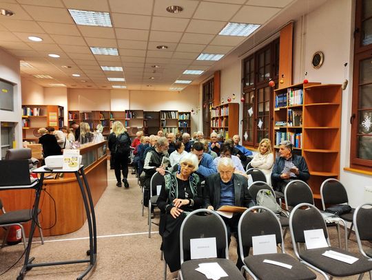 Dawna Krynica Morska na pocztówkach. Wyjątkowe spotkanie autorów albumu w Elblągu