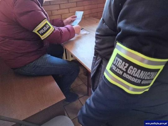 Cudzoziemiec zatrzymany w Braniewie. Został przekazany z wnioskiem o wydalenie z kraju Cudzoziemiec zatrzymany w Braniewie. Został przekazany z wnioskiem o wydalenie z kraju