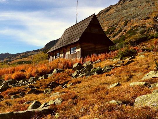 Dlaczego warto zwiedzić Tatry jesienią?