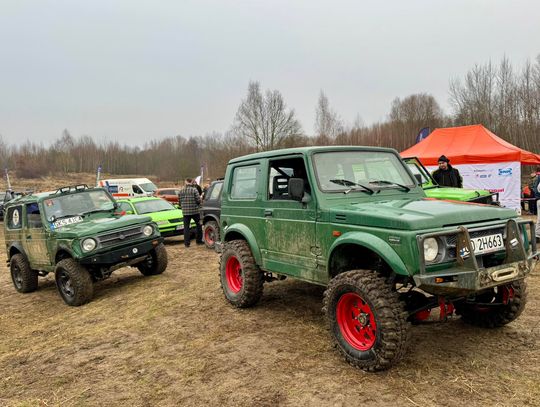 Do akcji wjechały terenówki. Off-road na Modrzewinie dla WOŚP [ZDJĘCIA]