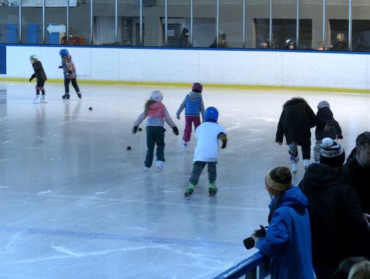 Do Elbląga wróciły łyżwiarskie czwartki [WIDEO]
