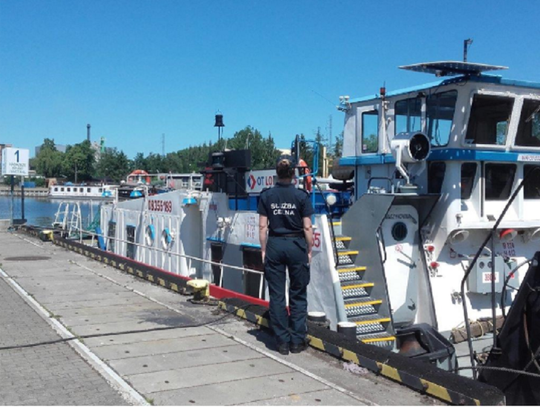 Do Elbląga z Kaliningradu na barce z węglem przemycali papierosy