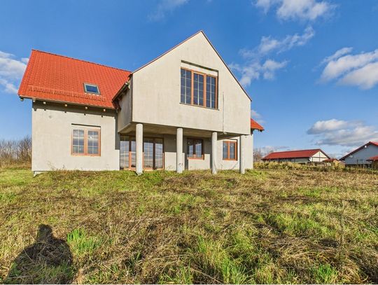 Dom z hektarem wolności. Majewo pod Elblągiem czeka na nowego właściciela