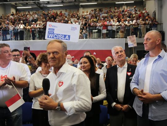 Donald Tusk w Elblągu: "wasze pieniądze i marzenia PiS wyrzucił w błoto"
