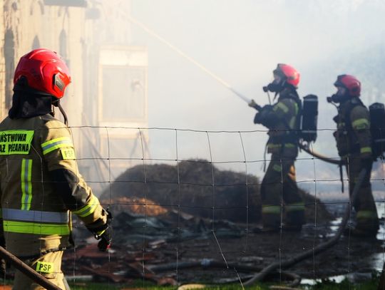 Duży pożar w Komorowie Żuławskim. Elbląg zabezpieczają strażacy z Jegłownika