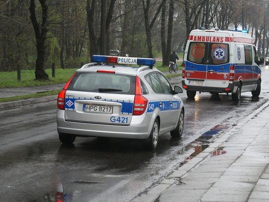 Dwóch 17-latków znalezionych z ranami kłutymi na drodze. Prokuratura w Elblągu umorzyła śledztwo