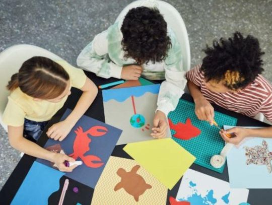 Dzieci uczą się lepiej, kiedy coś mogą dotknąć. A Ty możesz to im wydrukować