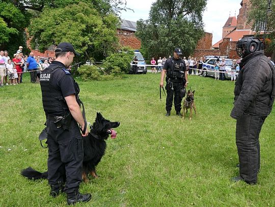 Dzieje się na Starym Mieście. Policjanci świętują z mieszkańcami Elbląga [ZOBACZ ZDJĘCIA]