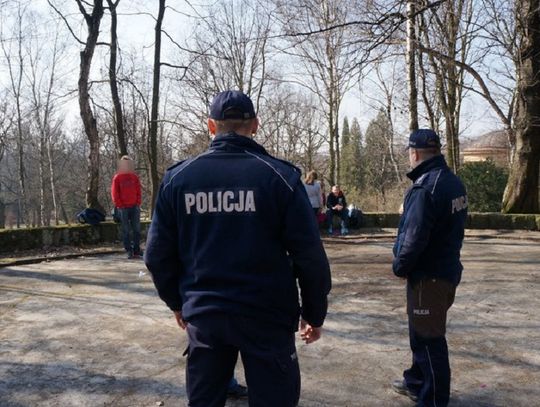 Dziś więcej patroli policji. Wagarowiczu policjanci mogą odwieźć Cię do rodziców lub z powrotem do szkoły!