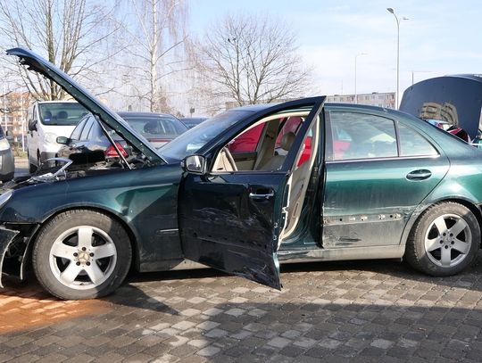 Elbląg: Kierowca, który skasował 4 pojazdy na parkingu przy Pl. Jagiellończyka zostanie wysłany na egzamin!