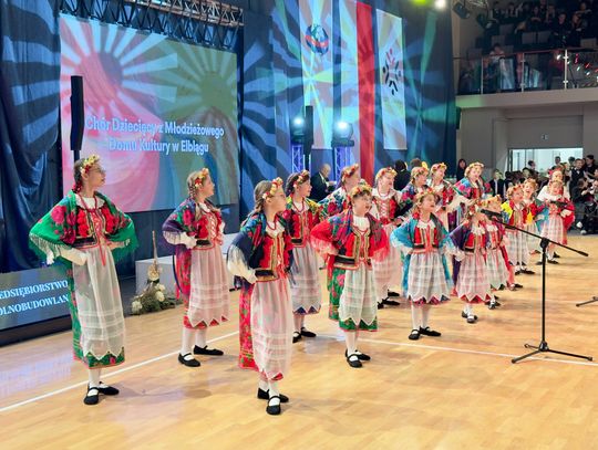 Elbląg zatańczył po polsku. Folklor wrócił na parkiet i poruszył publiczność [FOTO, WIDEO]