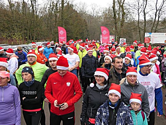 Elbląscy Mikołaje pobiegli dla Sandry