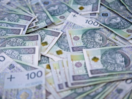 Elblążanin wyrzucił ponad 100 tysięcy złotych do śmietnika Elblążanin wyrzucił ponad 100 tysięcy złotych do śmietnika