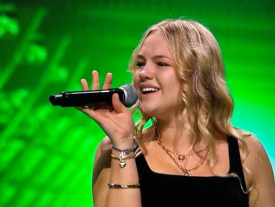 Emocje w The Voice – Kornelia przechodzi do specjalnego etapu!