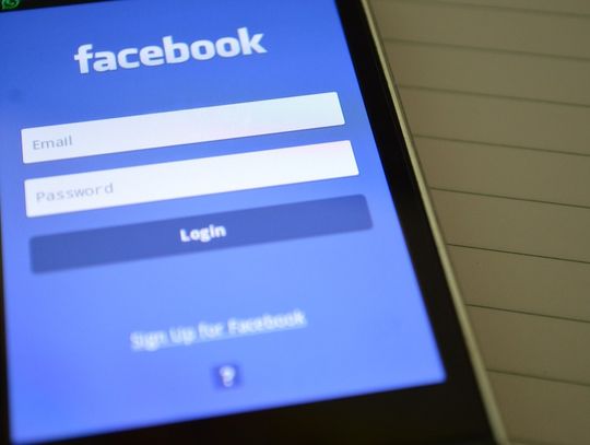 Facebook przejmie nasze zdjęcia i dane? 