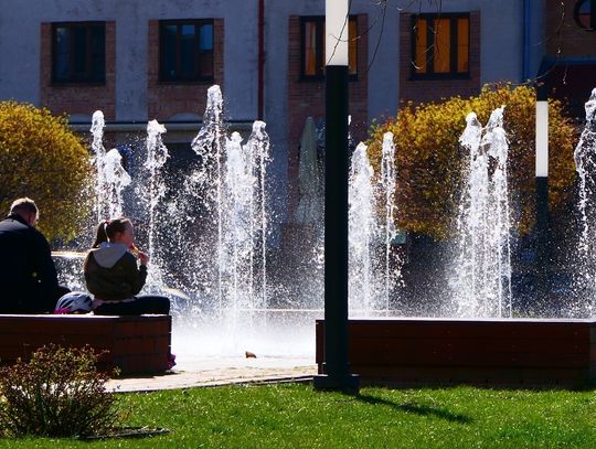 Fontanna na Starym Mieście już uruchomiona [ZDJĘCIA]